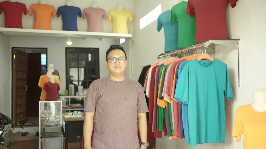 Kaos Polos dan Sablon Personal