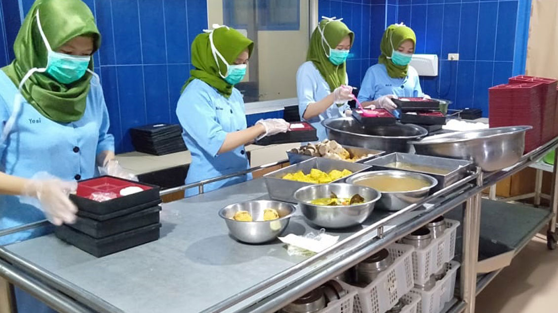 Monitoring Kesehatan Penerima Makanan