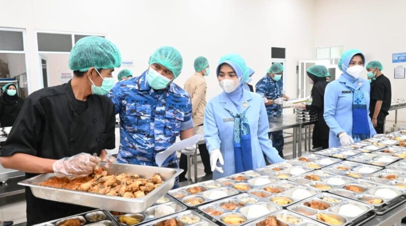Monitoring Kesehatan Penerima Makanan