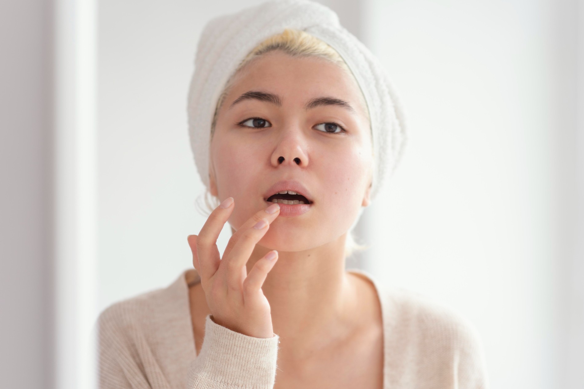 penyebab bibir kering meskipun cukup minum